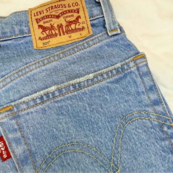 Levi’s 501 Women’s High Rise Distressed Straight Leg Jeans W24 L30 Button Fly - Picture 5 of 12